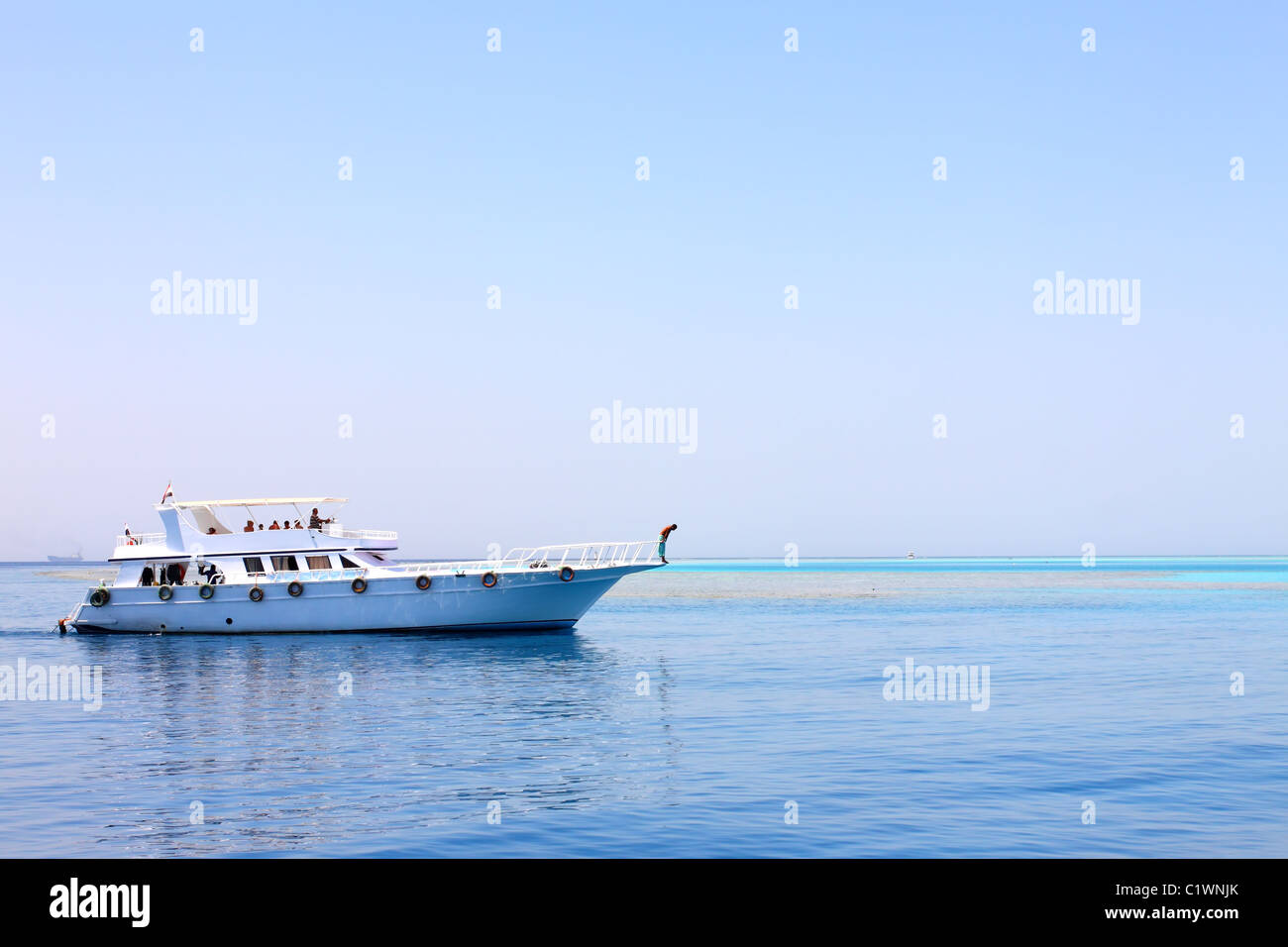 Schiff im Roten Meer in der Nähe von Korallen Riff Stockfoto