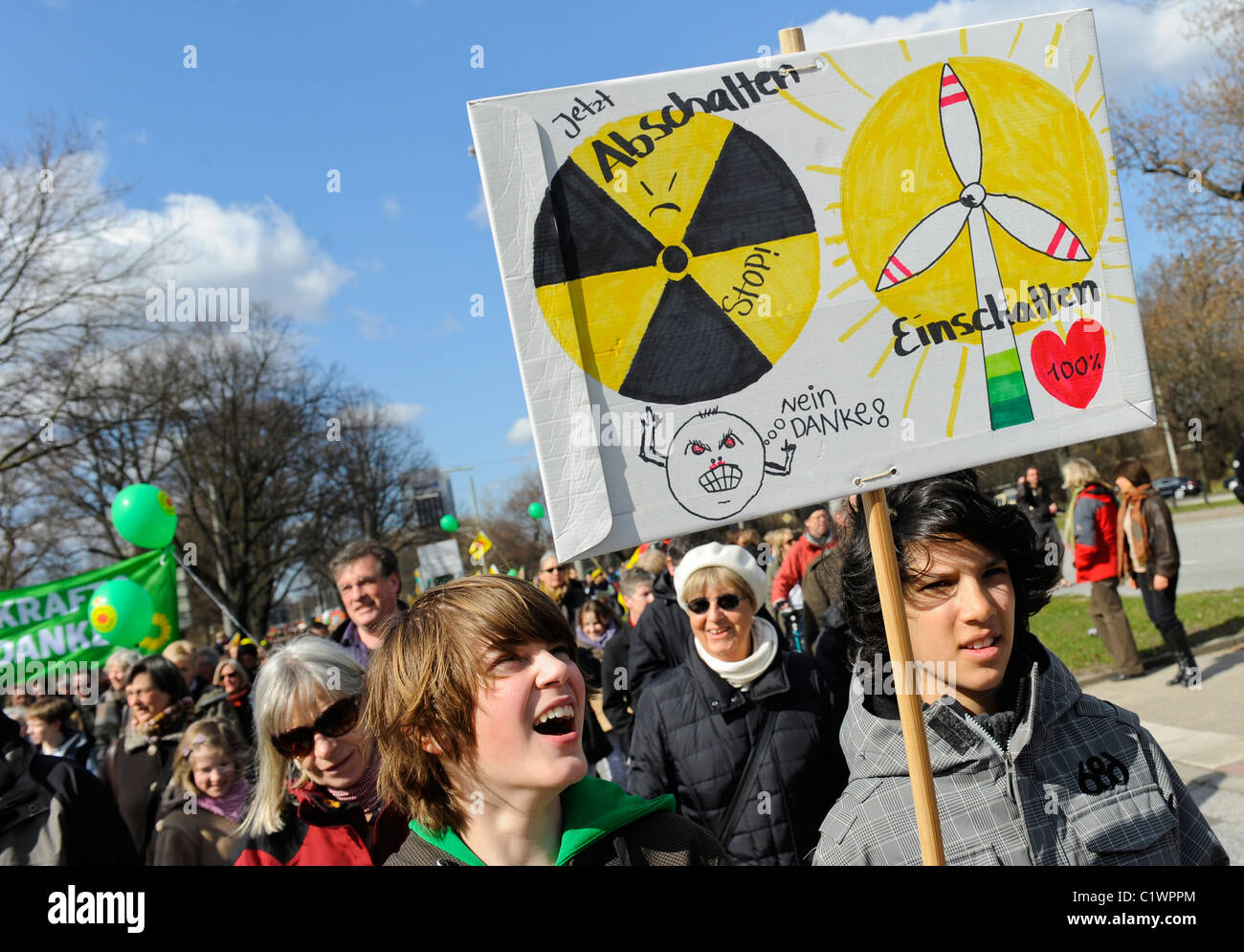 Deutschland Hamburg 2011 am 26. März große Kundgebung und öffentlichen Sitzung im Rathaus Markt gegen Atomkraft nach Fukushima Unfall Stockfoto