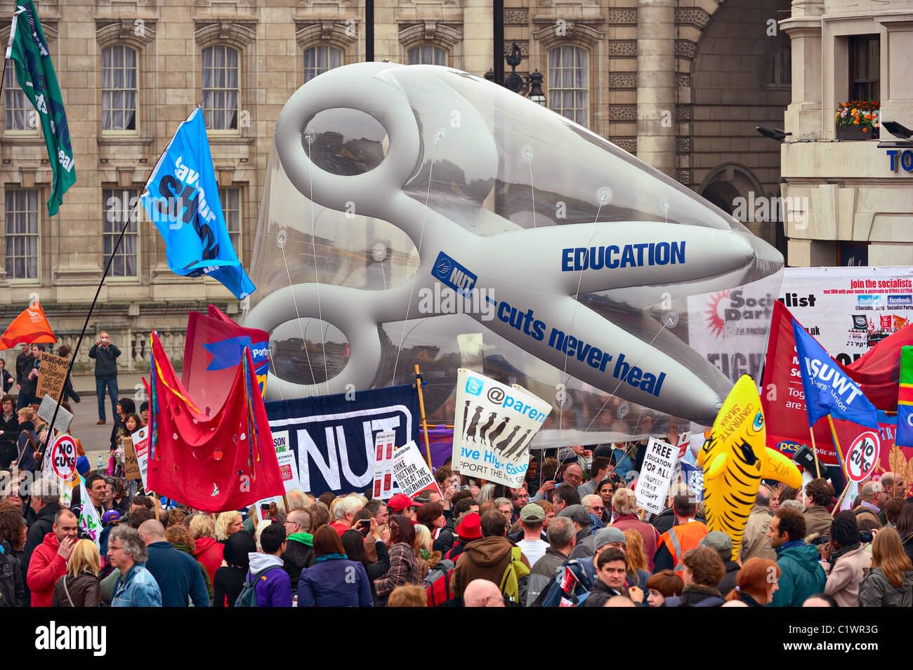 Demonstranten marschieren in London gegen Kürzungen der öffentlichen Ausgaben--März für die Alternative--eine Kundgebung organisiert von der TUC Stockfoto
