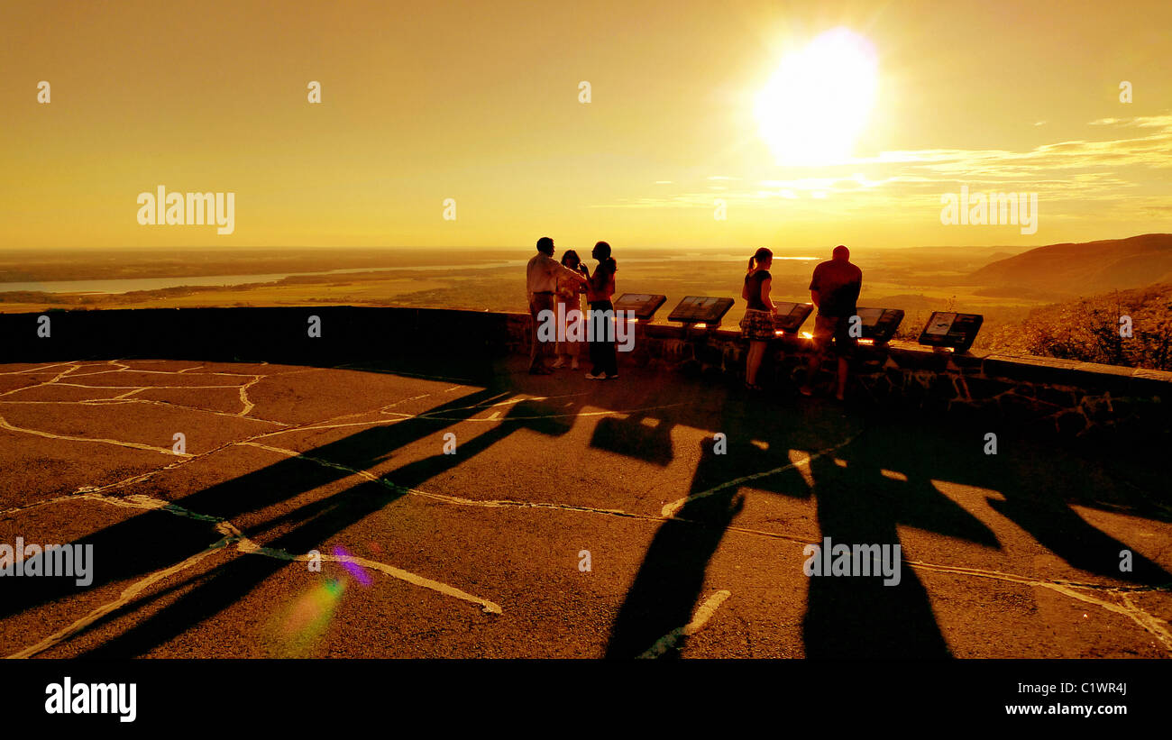 Schönen Sonnenuntergang vom King Mountain Lookout, Quebec Gatineau Park. Stockfoto