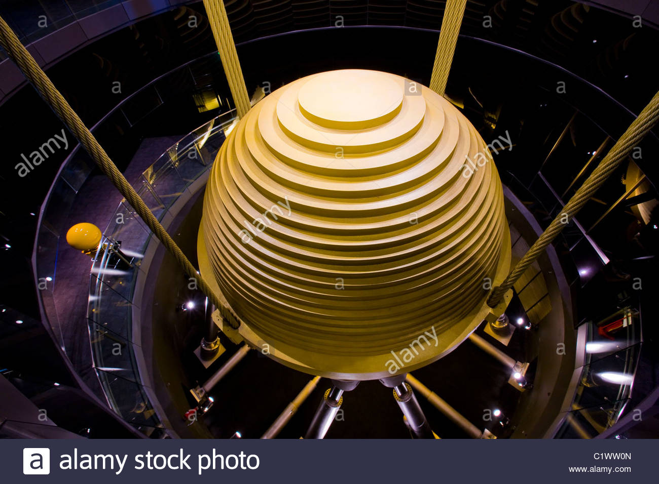 Taipei 101, Tuned mass Damper Pendel, Taiwan Stockfoto ...