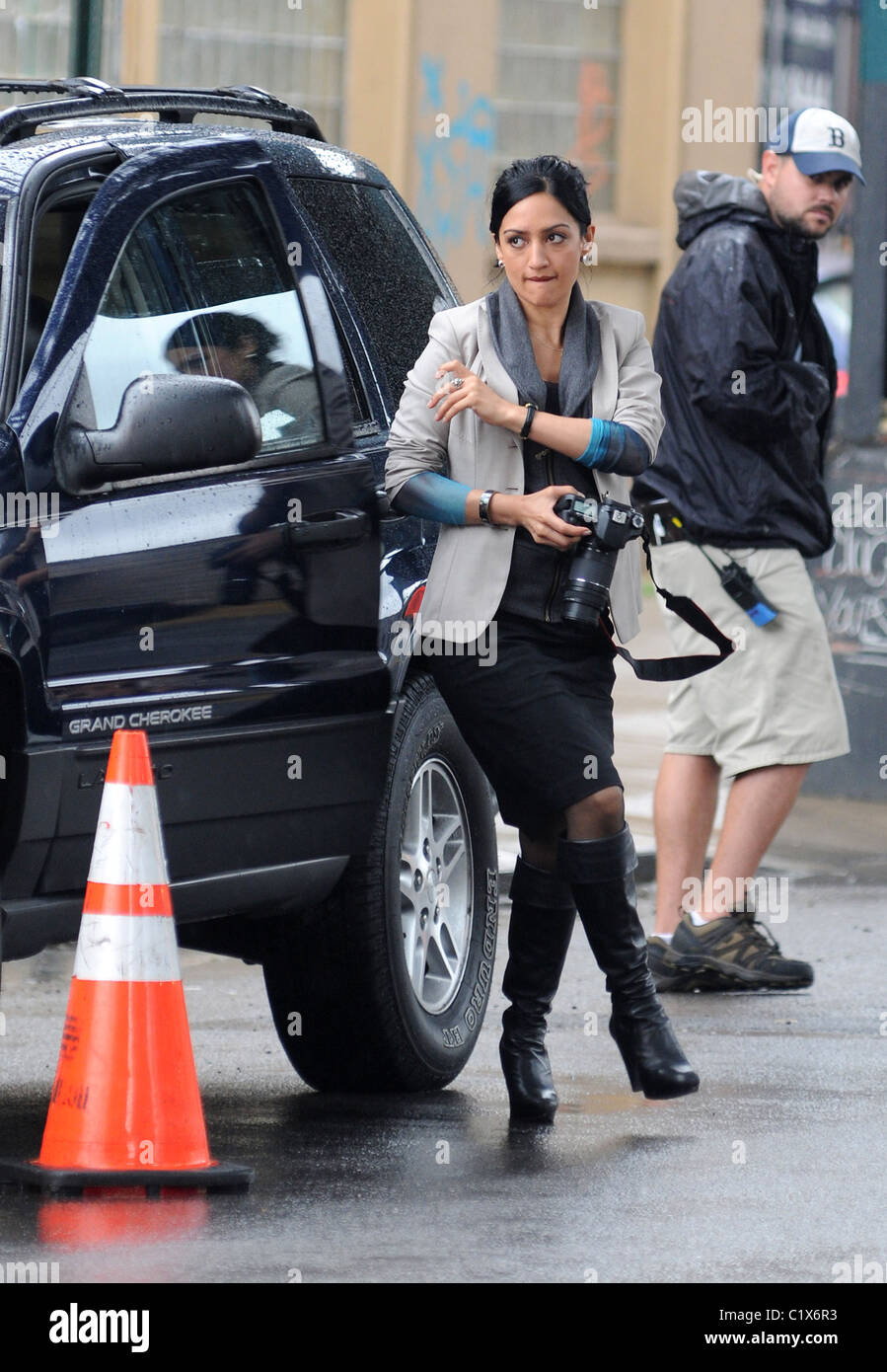 Archie Panjabi filmt Szenen für "The Good Wife" New York City, USA - 28.08.09 Stockfoto