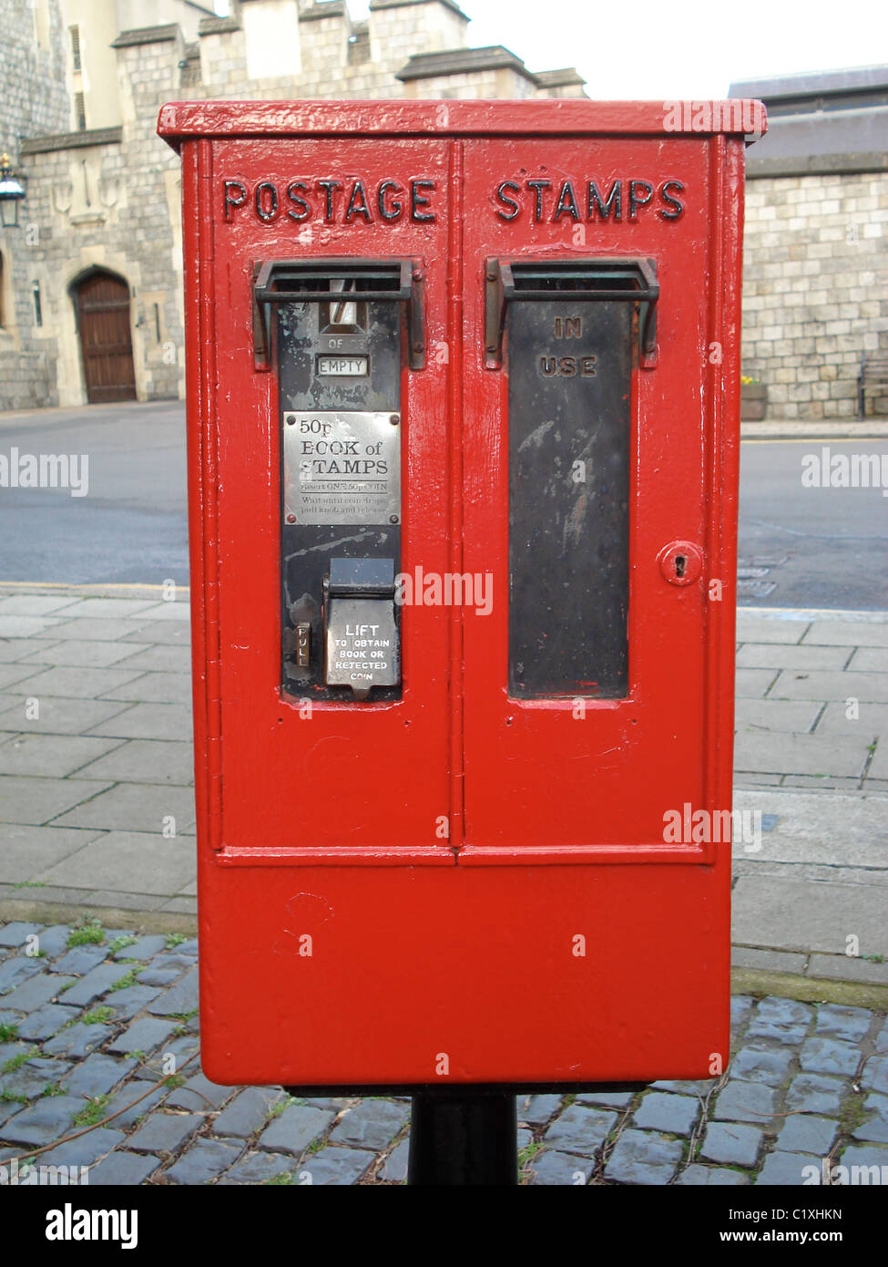 Briefmarke Abgabe / Verkaufsautomat, Windsor, UK Stockfoto