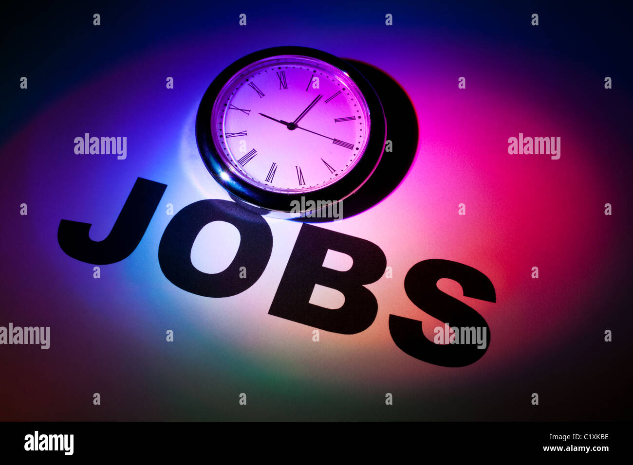 Uhr und Wort von Arbeitsplätzen für Hintergrund Stockfoto