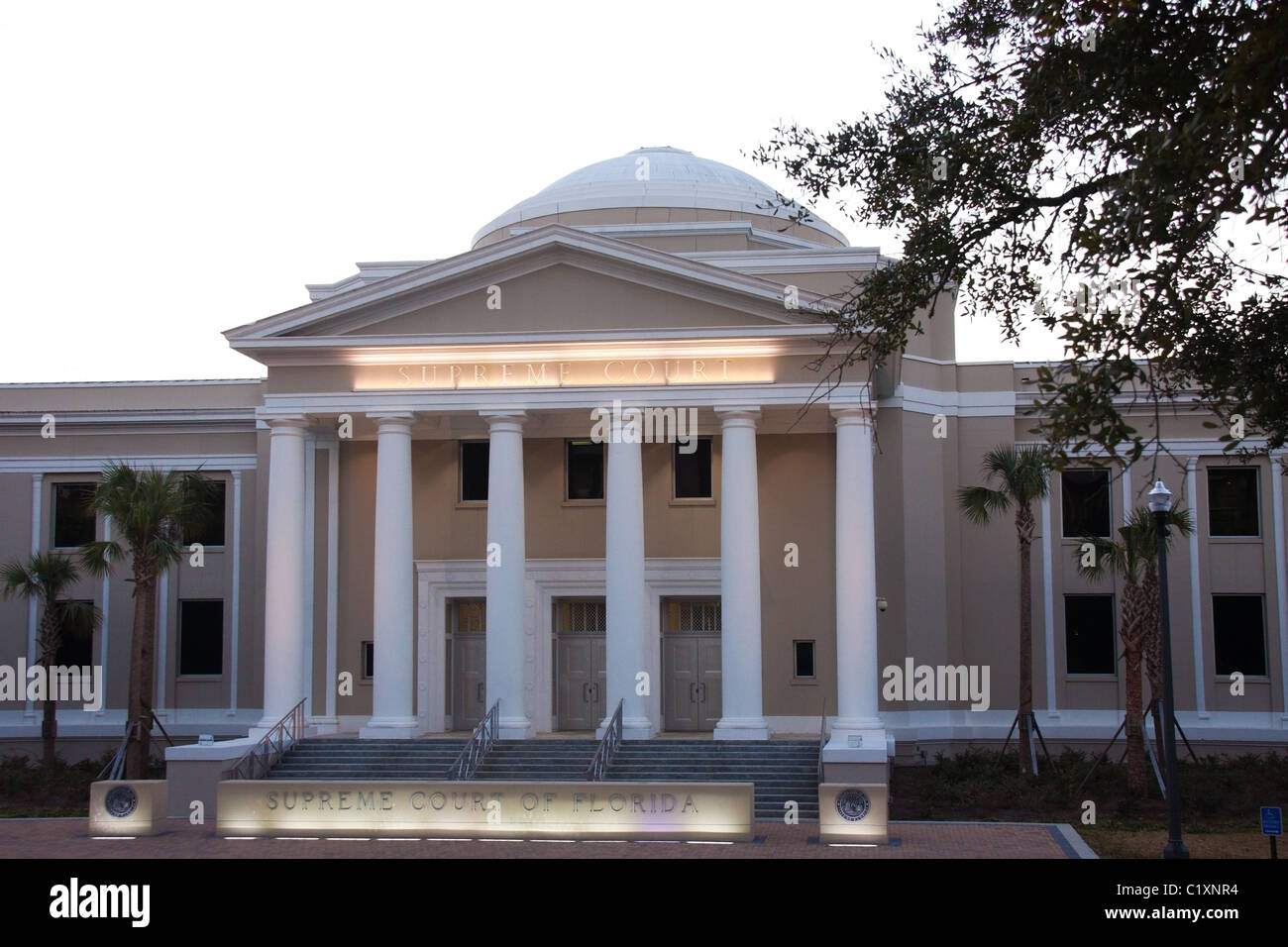 Florida Supreme Court Building in der Abenddämmerung, Tallahassee, Florida, USA Stockfoto