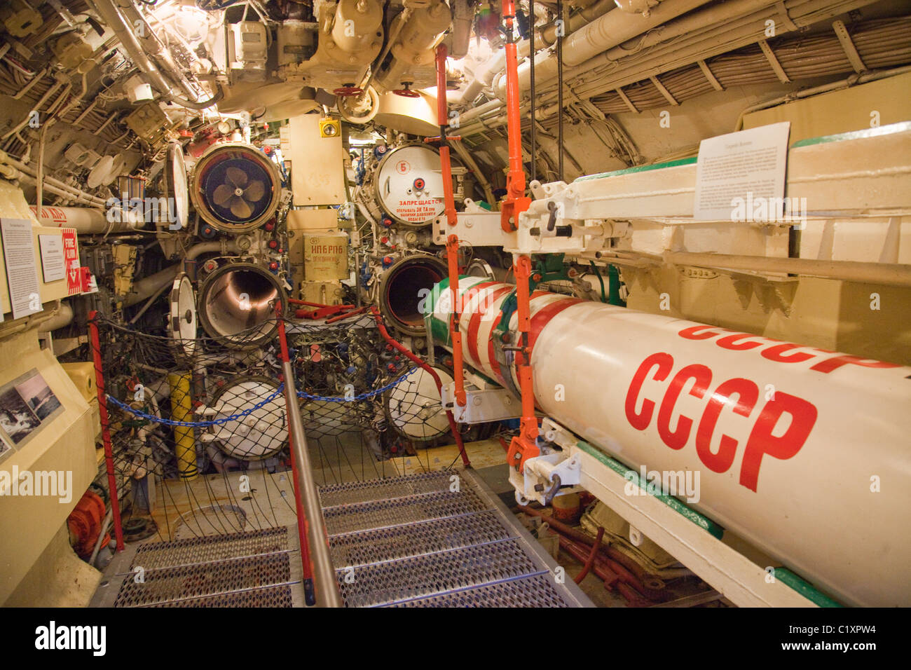 Innenraum des B-39 sowjetischen u-Boot im Maritime Museum in San Diego Stockfoto