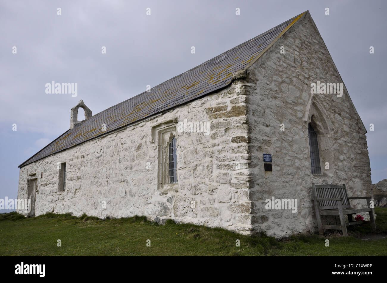 St Cwyfans Kirche aus dem 13. Jahrhundert in der Nähe von aberffraw auf Anglesey Wales Küste Stockfoto