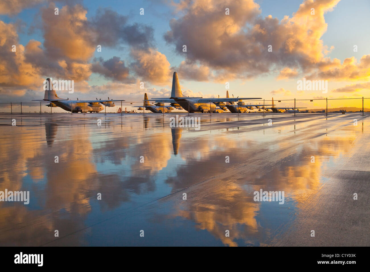 KC130J Hercules-Flugzeuge auf der Marine Corps Air Station in Miramar CA Stockfoto