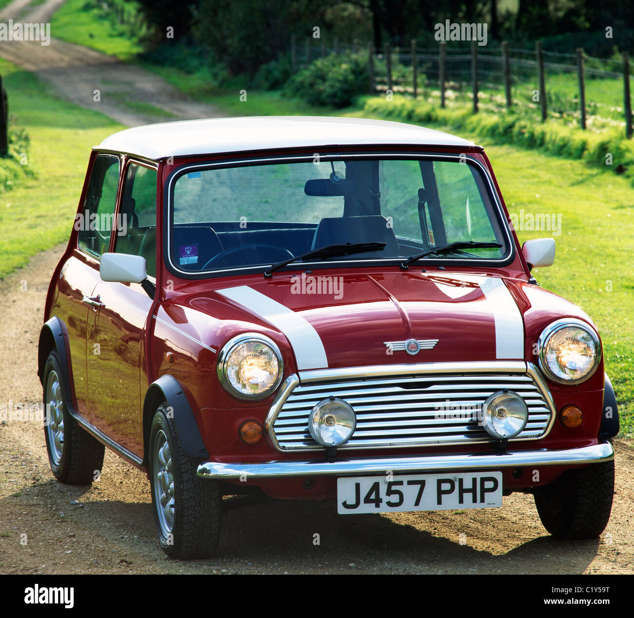 Roter mini cooper 1 3i -Fotos und -Bildmaterial in hoher Auflösung 