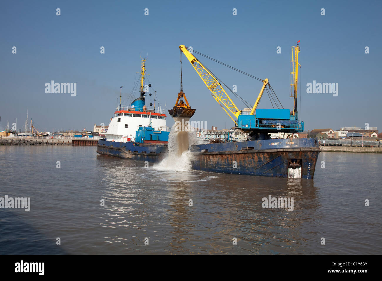 Lowestoft Hafen Baggerarbeiten Stockfoto