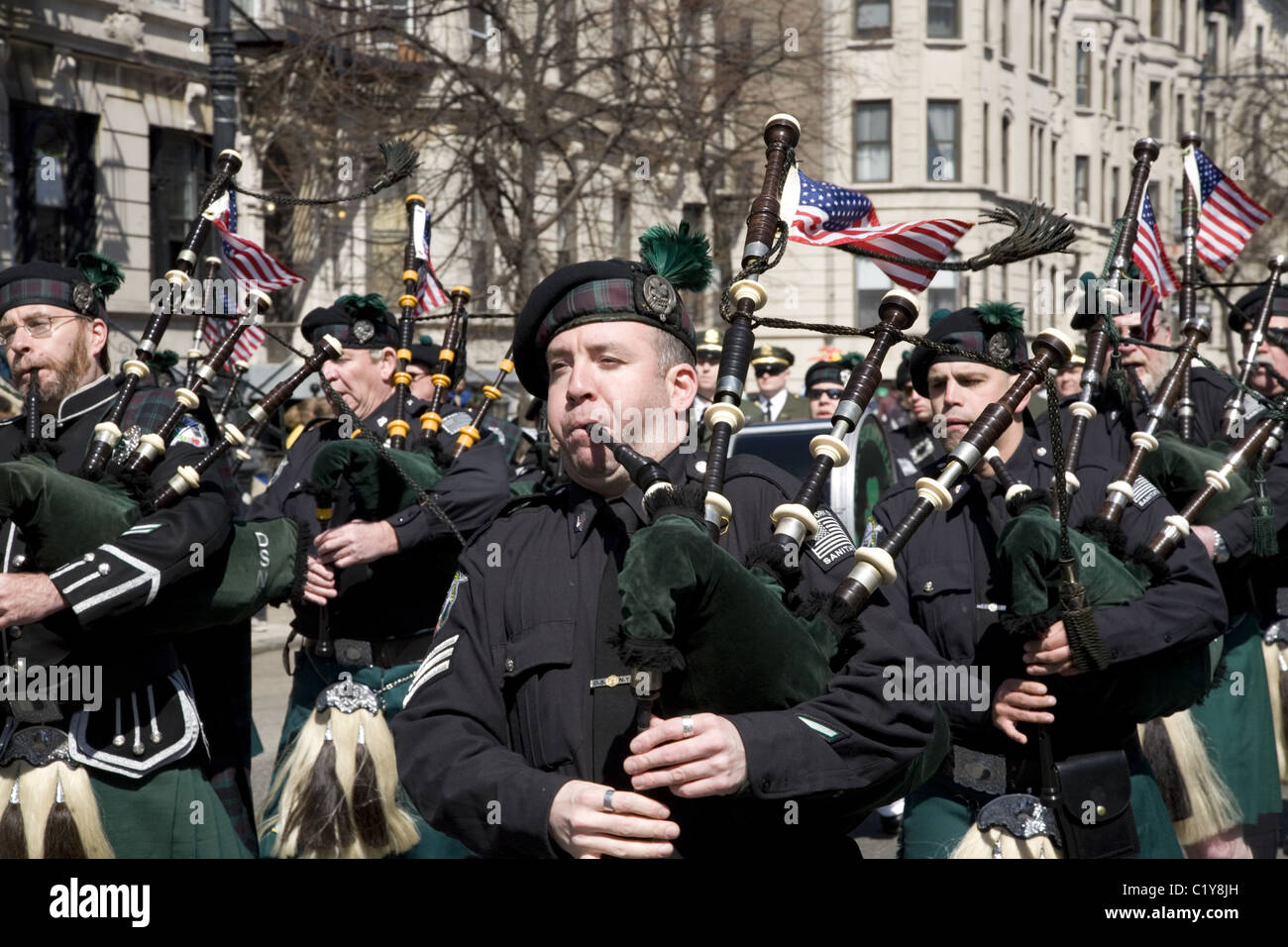 2011 irischen Parade in Park Slope, Brooklyn, NY. Abt. für Hygiene Dudelsackspieler. Stockfoto