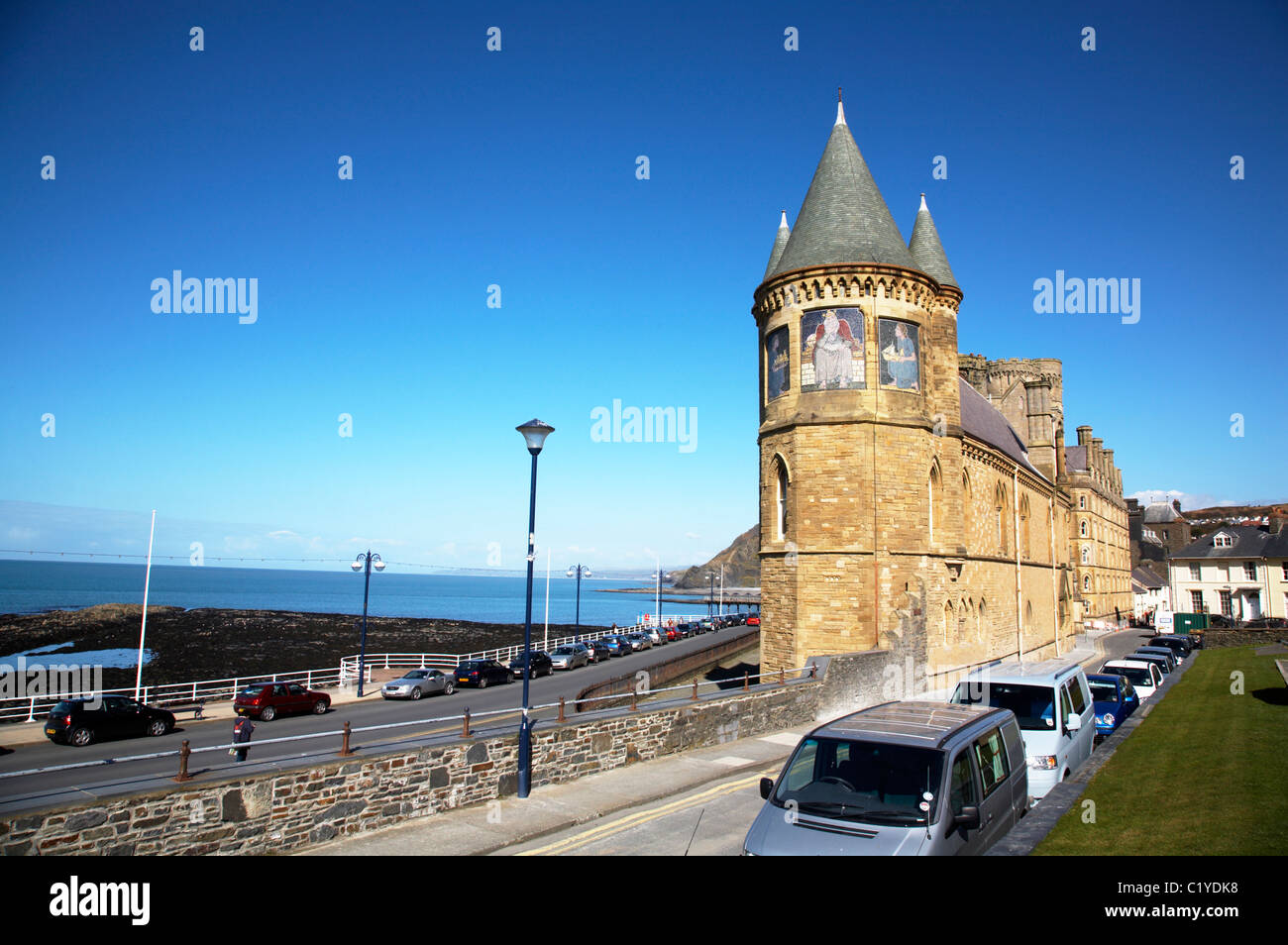 Blick in Richtung der alten College-Gebäude in Aberystwyth Wales UK Stockfoto