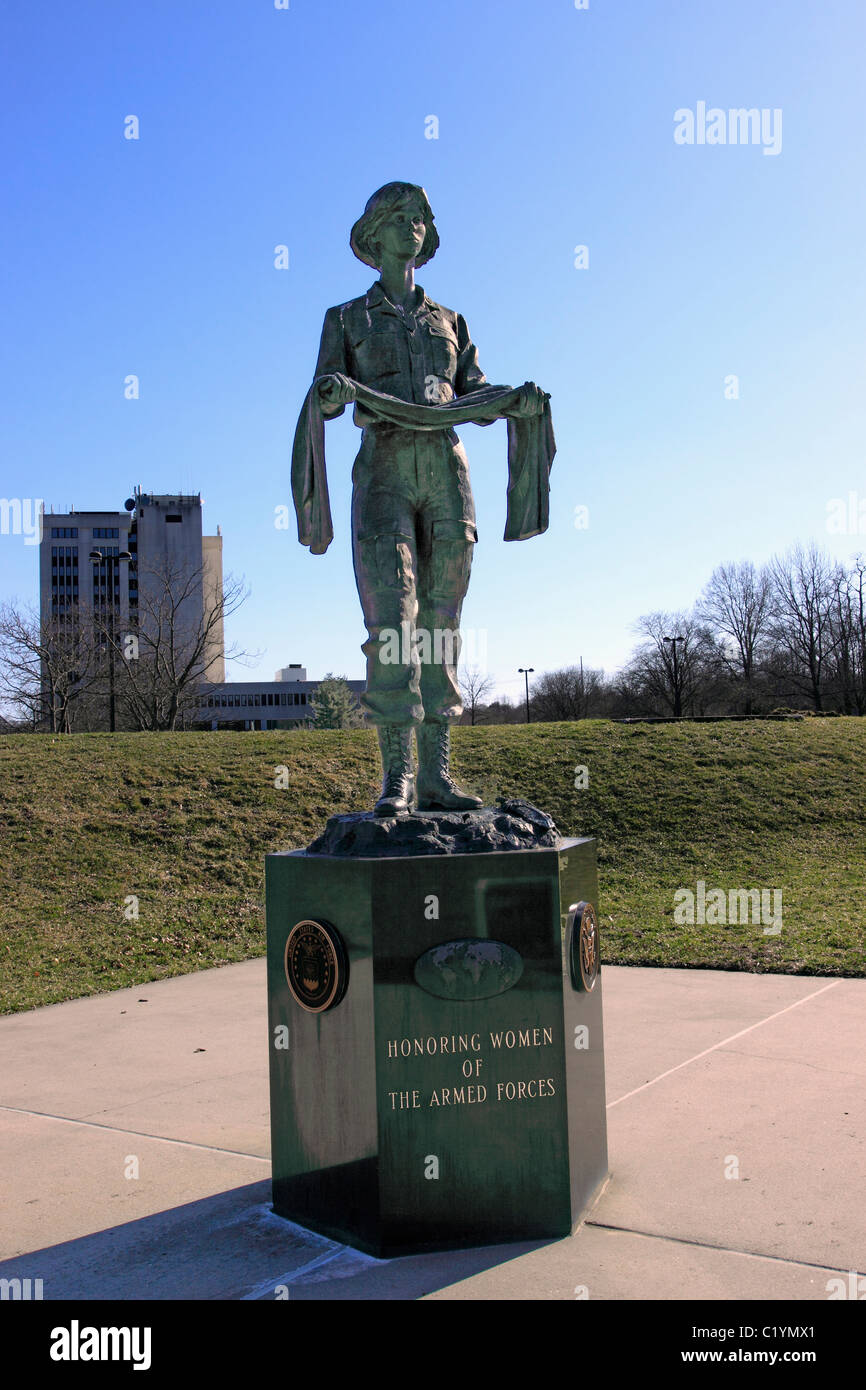 Statue zu Ehren der Frauen im Militär, Armed Forces Plaza, Hauppauge, Long Island NY Stockfoto