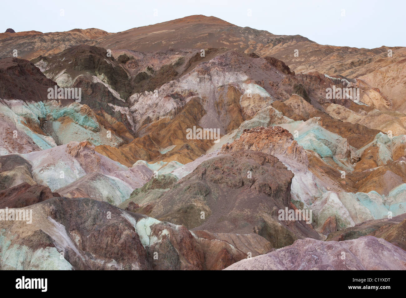 Artists Palette ist eine bunte Felsformation im Death Valley National Park, Inyo County, Kalifornien, USA. Stockfoto