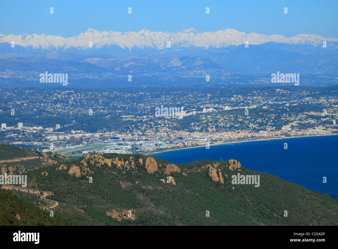 Draufsicht auf die Bucht von Cannes aus der Esterel-Gebirge Stockfoto