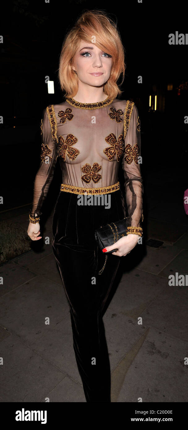 Nicola Roberts trägt einen durchsichtigen Top außerhalb Bungalow 8 London, England - 21.09.09 WENN.com Stockfoto