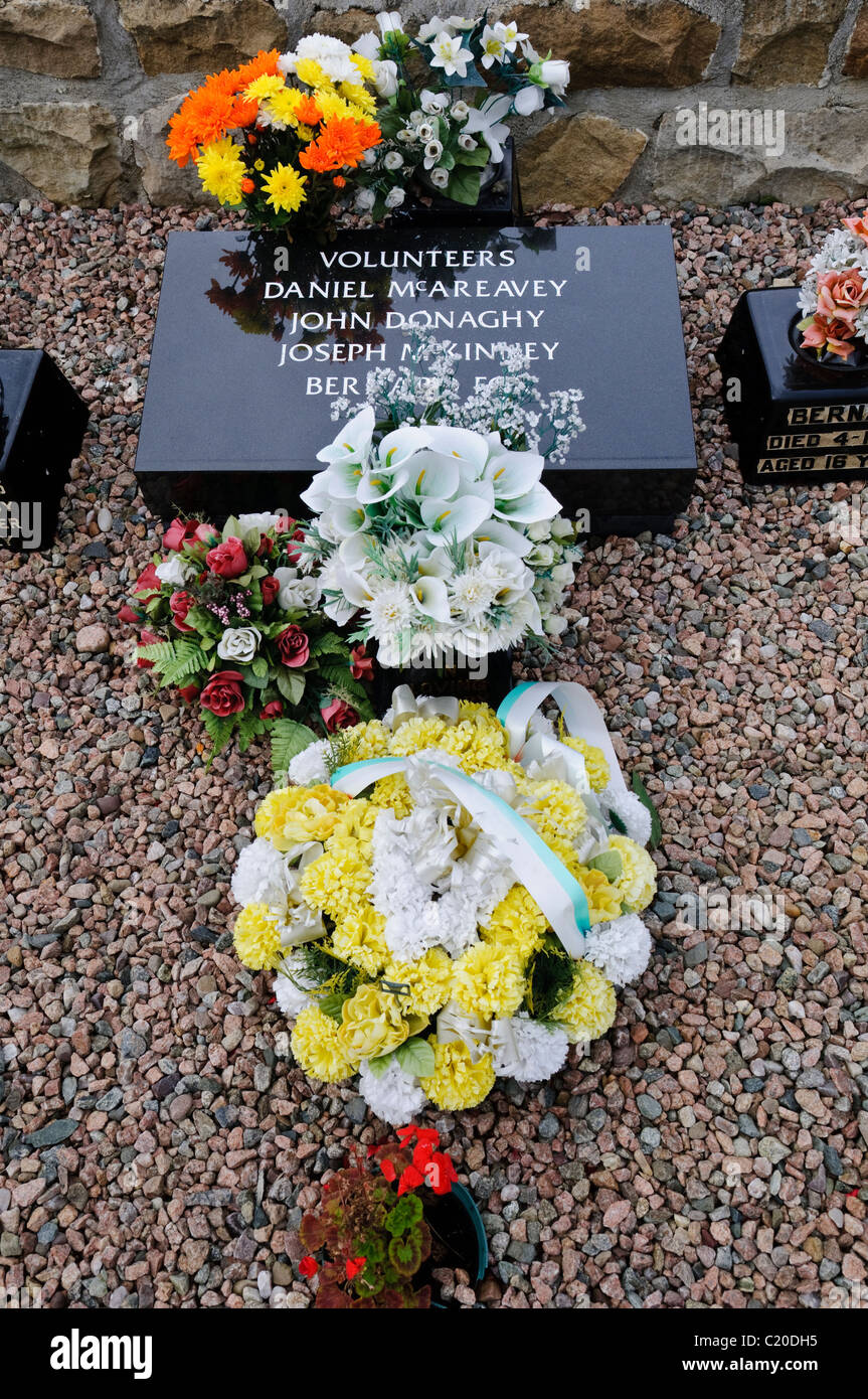 Joseph McKinney, Daniel McAreavey, John Donaghy, Bernard Fox begraben an der Republikanischen Grundstück in Milltown Friedhof, Belfast, Nordirland Stockfoto