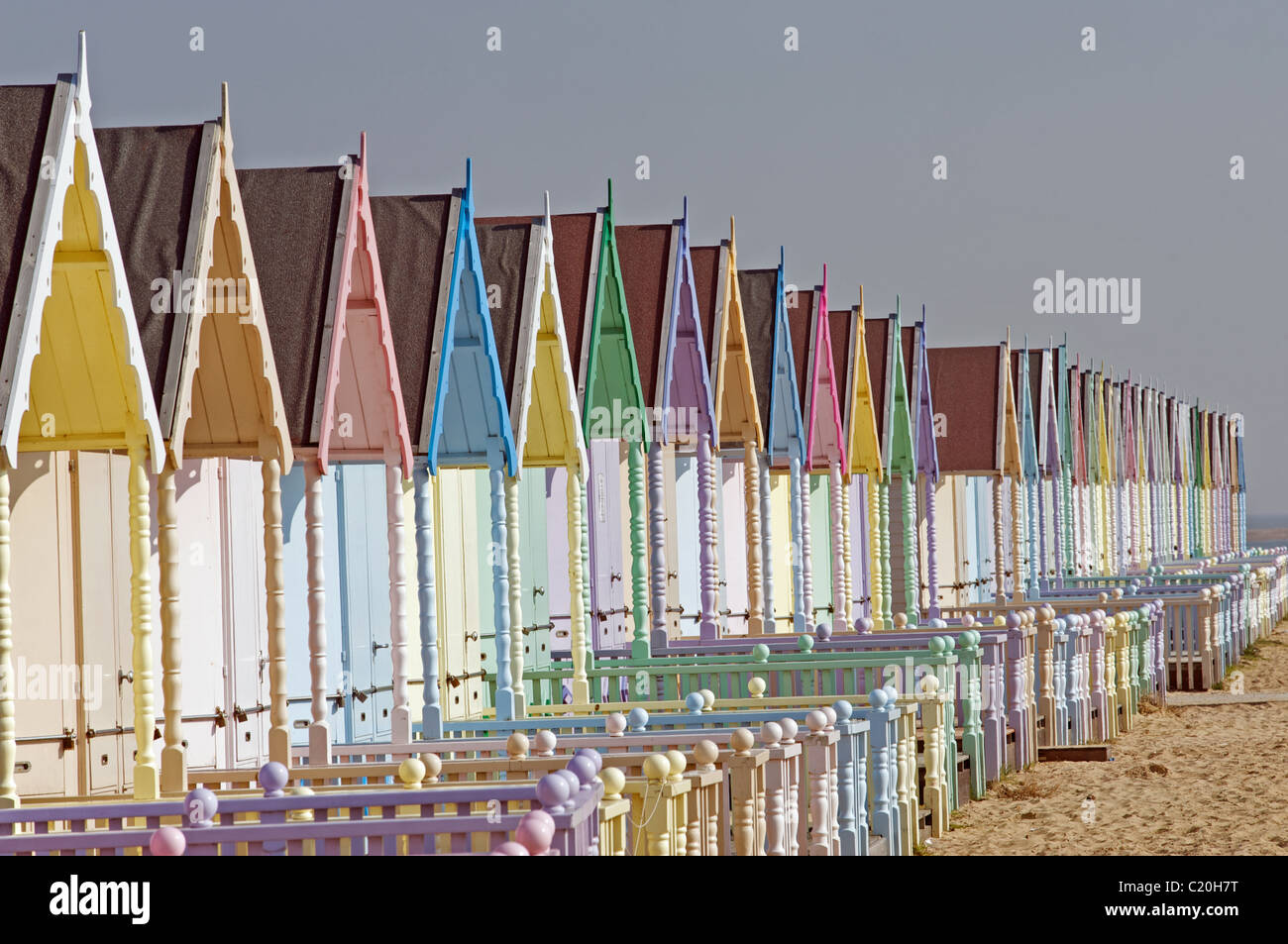 Strandhütten, Essex, England. Stockfoto