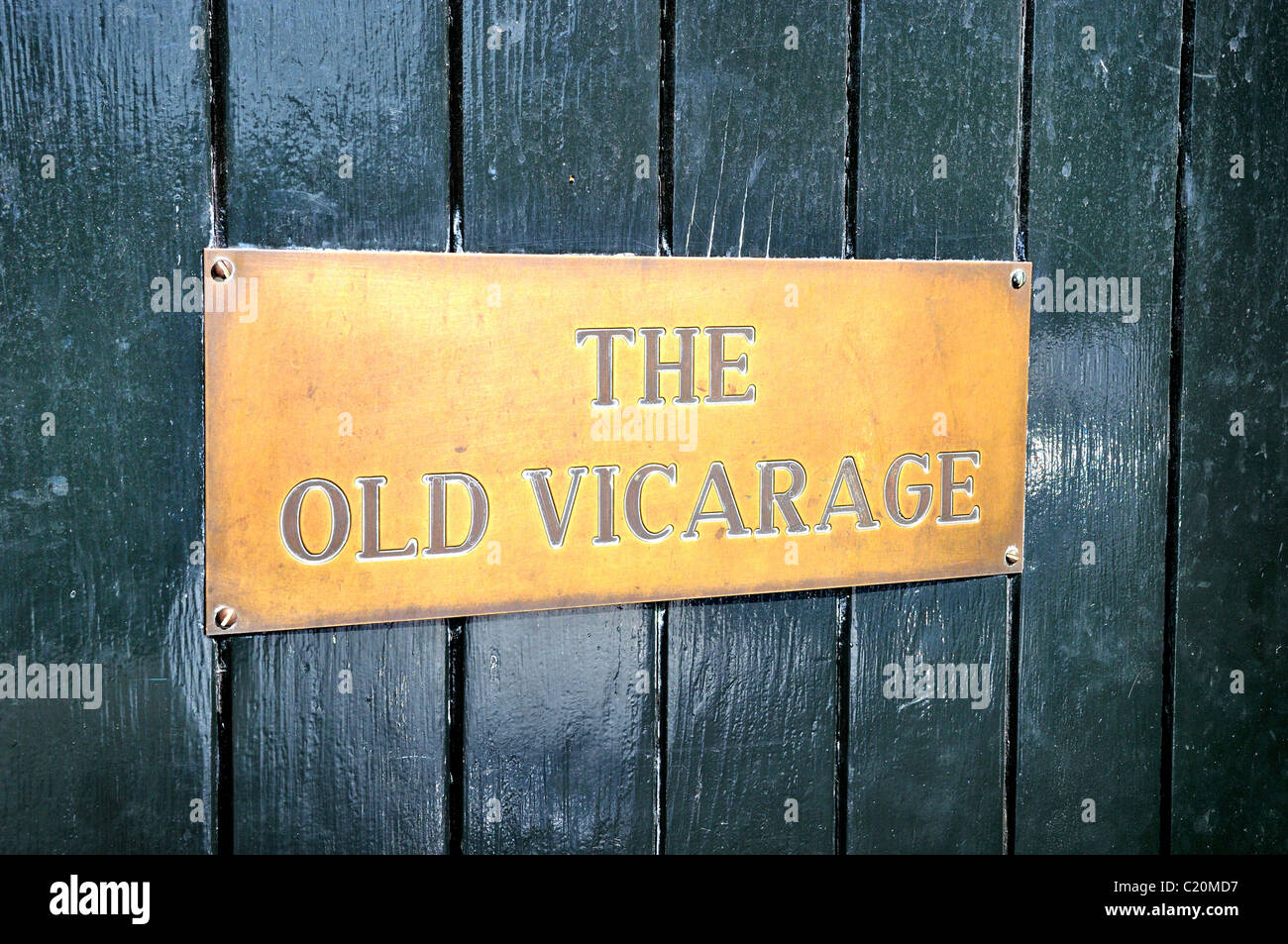 "Das alte Pfarrhaus" Messing Namensschild auf Tür Stockfoto