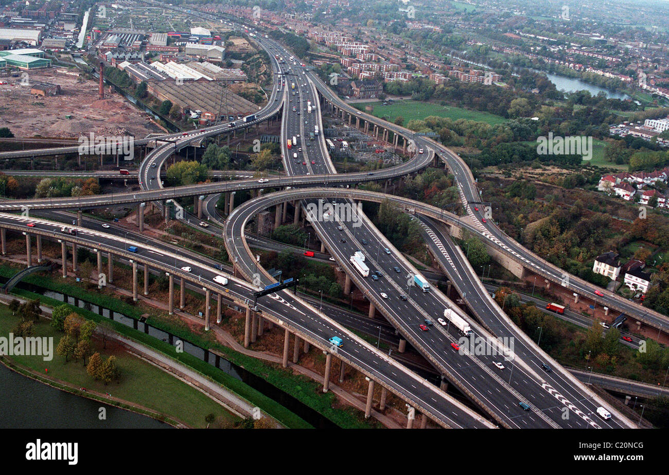 Spaghetti-Kreuzung der M6 in Birmingham mit Blick nach Norden im Jahr 1996. M6 Autobahn Autobahnen Kreuzung Luftaufnahme erhöhten Abschnitt Straße Autobahn Großbritannien Stockfoto