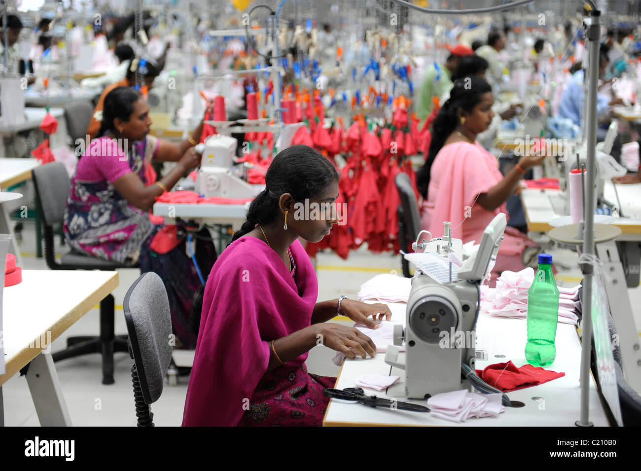 Indien, Tamil Nadu, Tirupur, Frauen in FairTradeTextilFabrik
