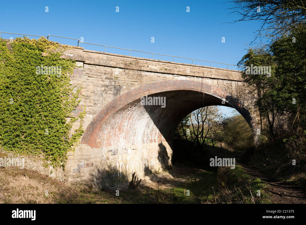 Swindon - Gloucester Skew Eisenbahnbrücke über die Themse und Severn Kanal, Gloucestershire, England, Vereinigtes Königreich Stockfoto