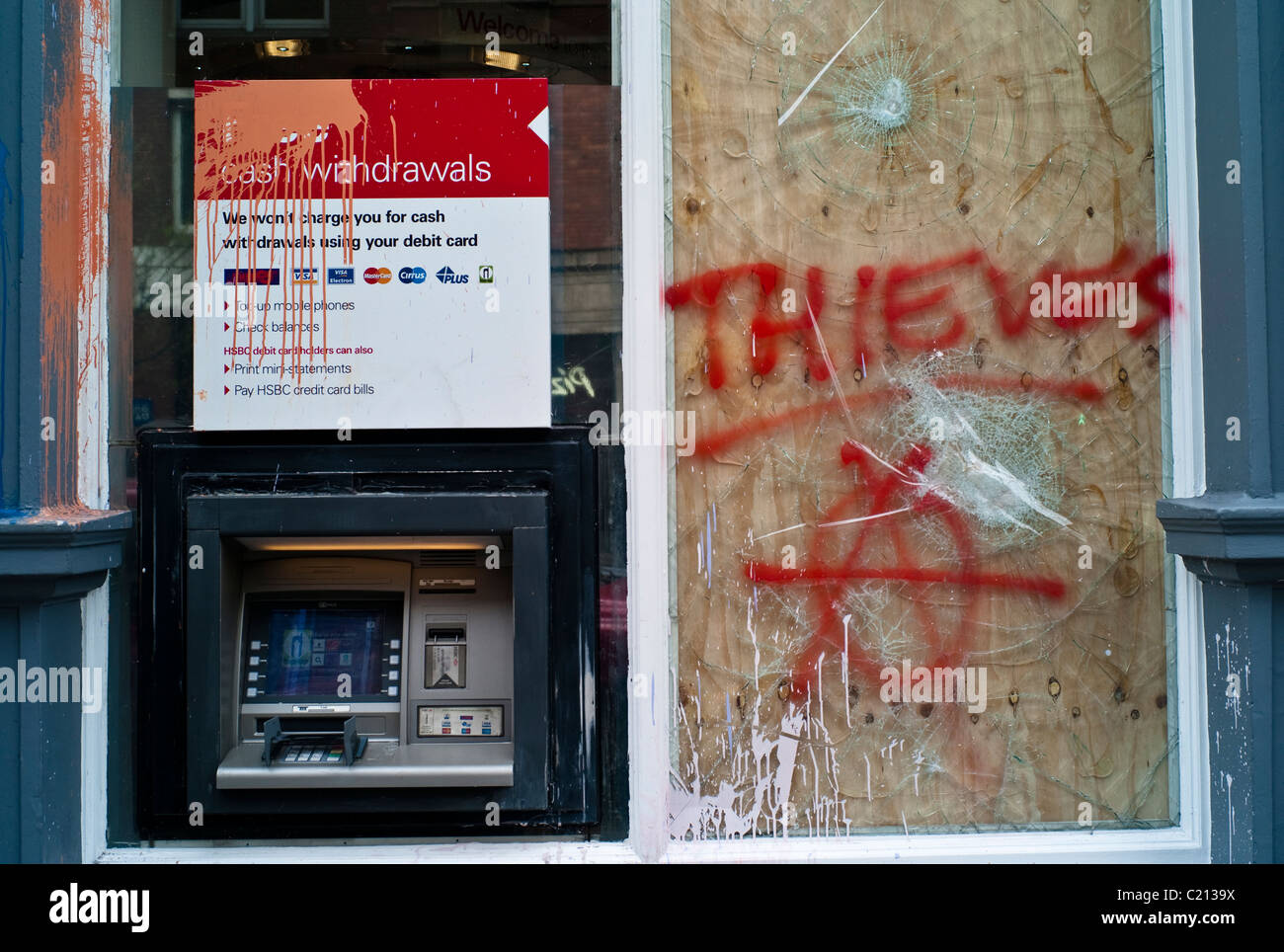 Banken, die beschädigt nach 26. März-Unruhen, London Stockfoto