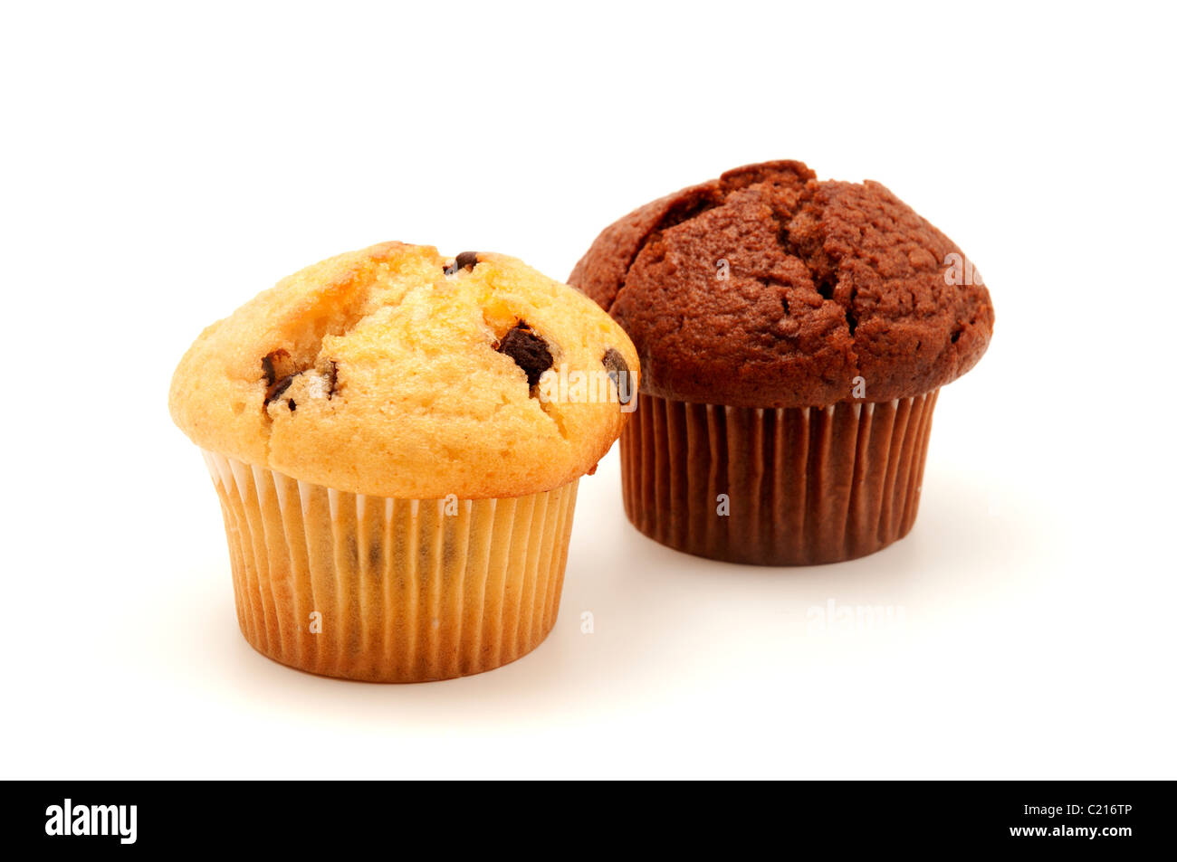 Hausgemachte Muffins auf einem weißen Hintergrund Stockfoto