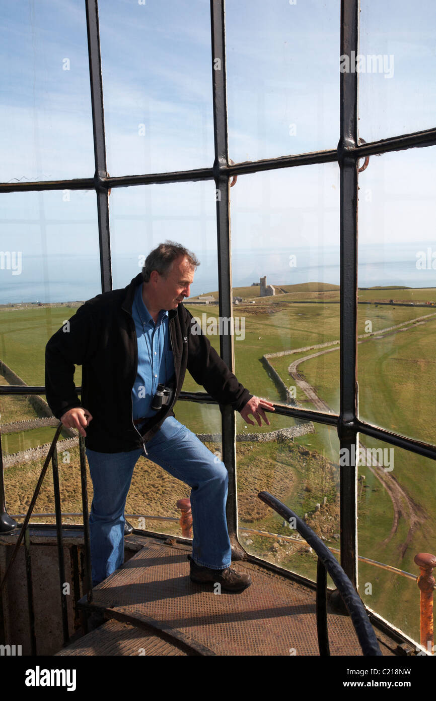 An den Anfang der alte Leuchtturm Leuchtturm die Ansichten von Lundy Island, Devon, England UK im März zu bewundern. Stockfoto