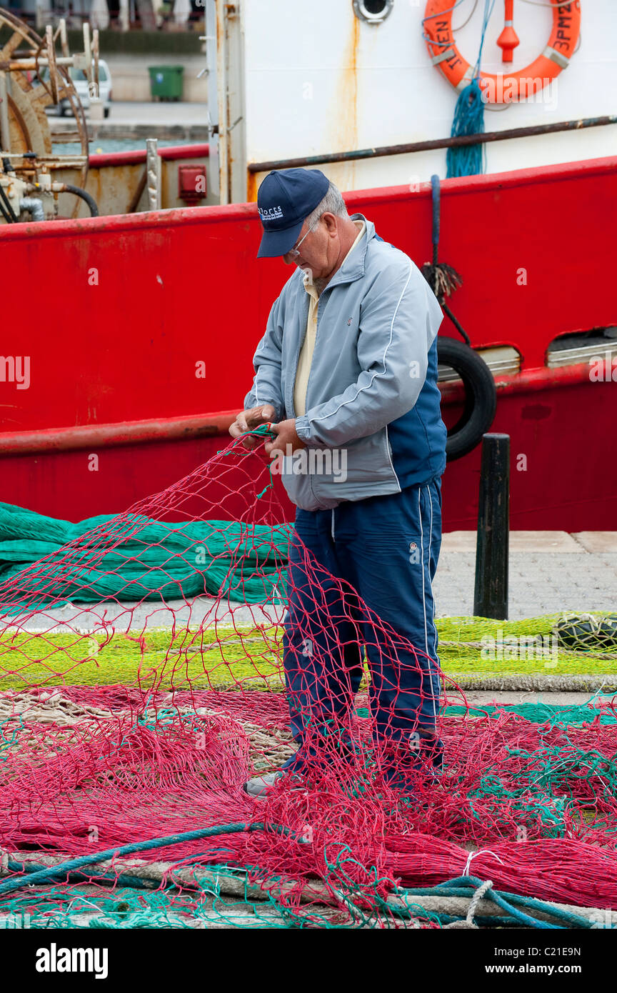 Fischer, die ein fischernetz knpfen -Fotos und -Bildmaterial in hoher  Auflsung  Alamy