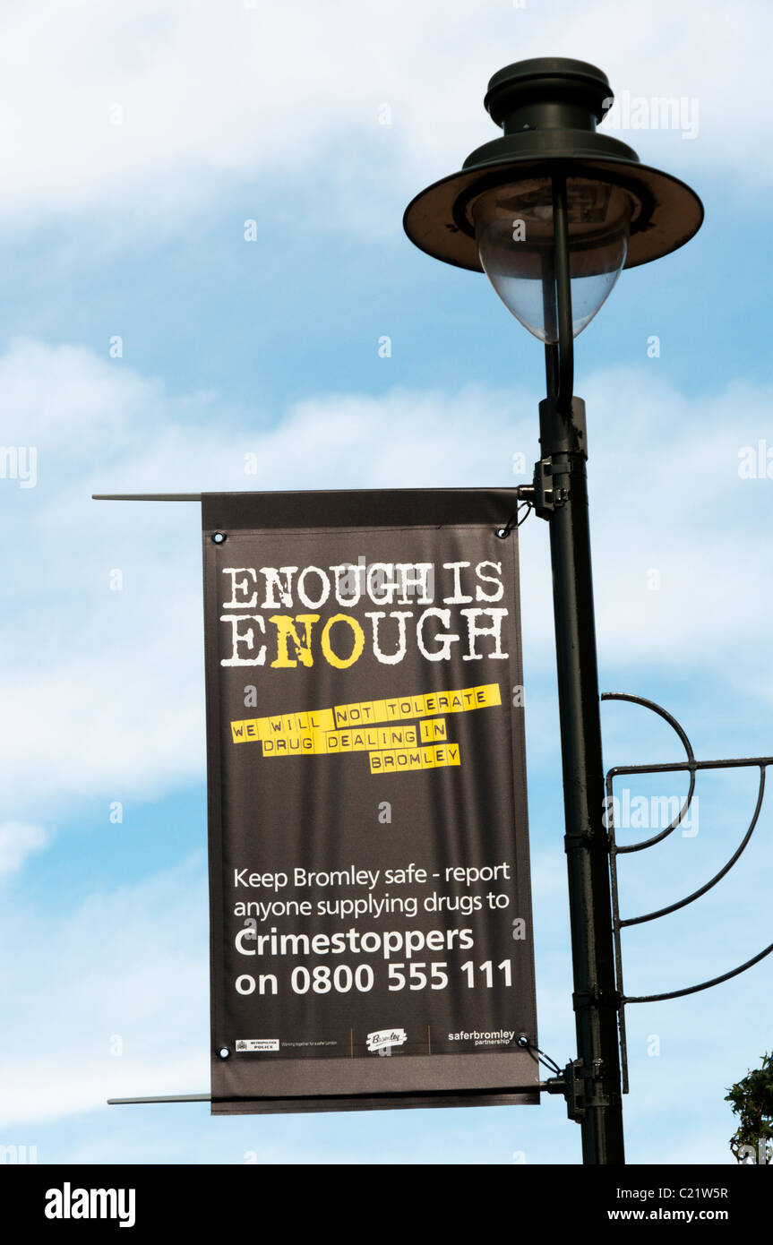 Ein Schild zeigt eine Anti Drogen Botschaft im Zentrum Stadt von Bromley, Kent Stockfoto