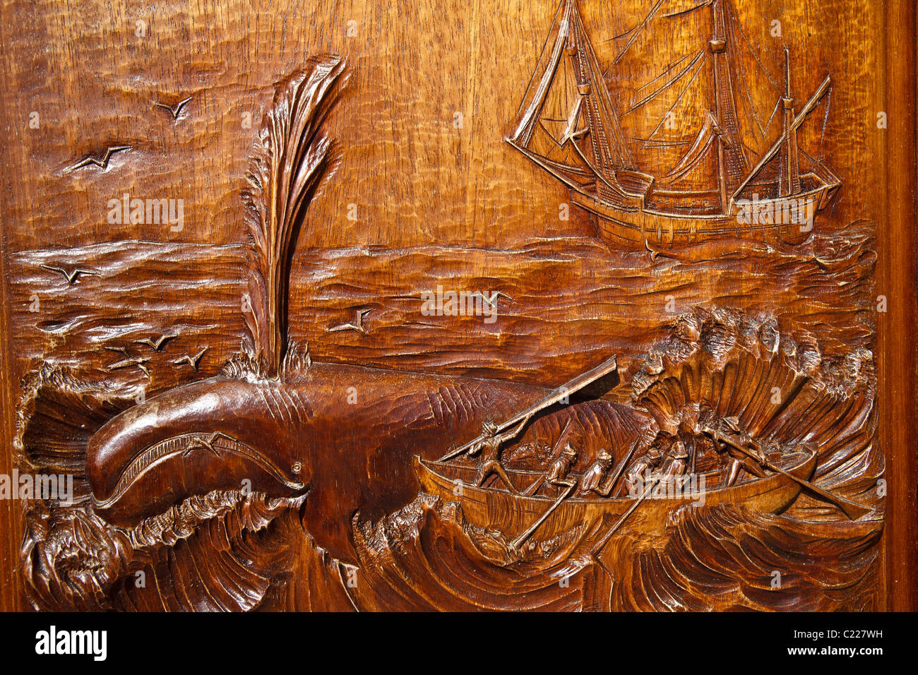 Wal-Jagdszene an Tür des Aquariums, San Sebastián, Spanien. Stockfoto