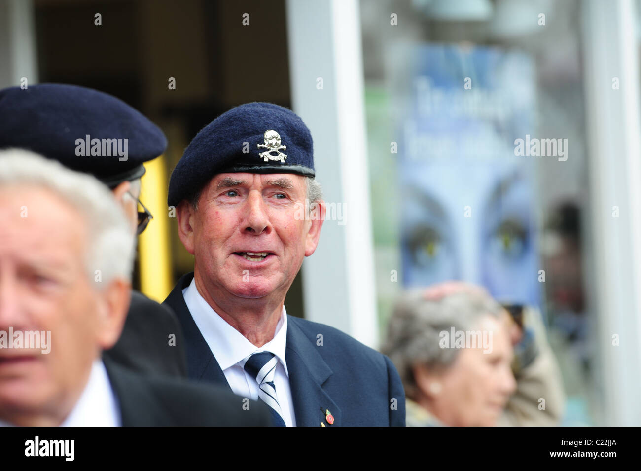 Die Organe der Marine David Hart, 40 Commando, Royal Marines und Bombardier Samuel Robinson, 5. Regiment Royal Artillery sind Dr. Stockfoto