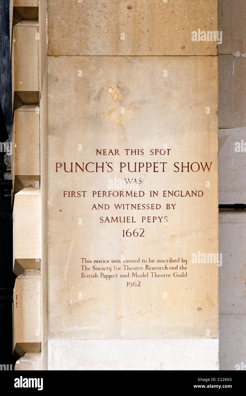 London Covent Plakette Gärten oder Inschrift zum Gedenken Denkmal für die 1 Punch & Judy Marionette Marionetten zeigen, wie sie von Samuel Pepys 1662 aufgezeichnet Stockfoto