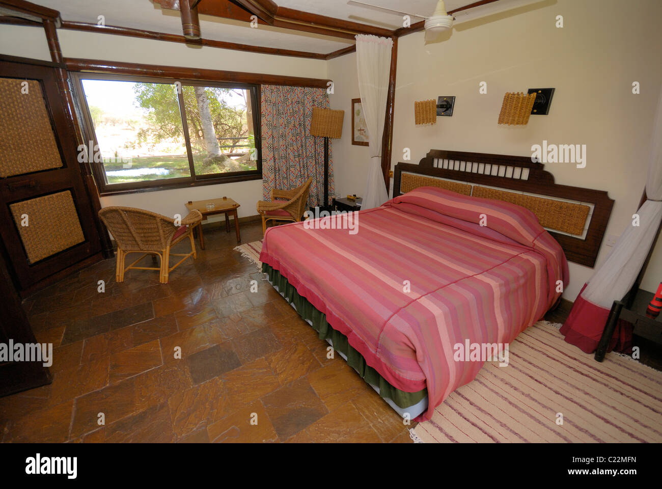 Schlafzimmer in Sarova Shaba Game Lodge, shaba Reserve, Samburu National Park, Kenia, Afrika Stockfoto