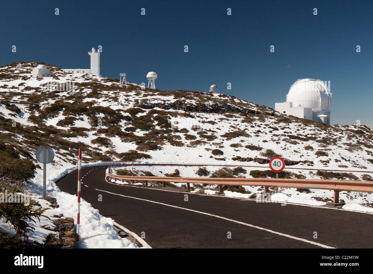 Teleskope des Roque de Los Muchachos Observatorium an einem Wintertag (La Palma, Kanarische Inseln, Spanien) Stockfoto