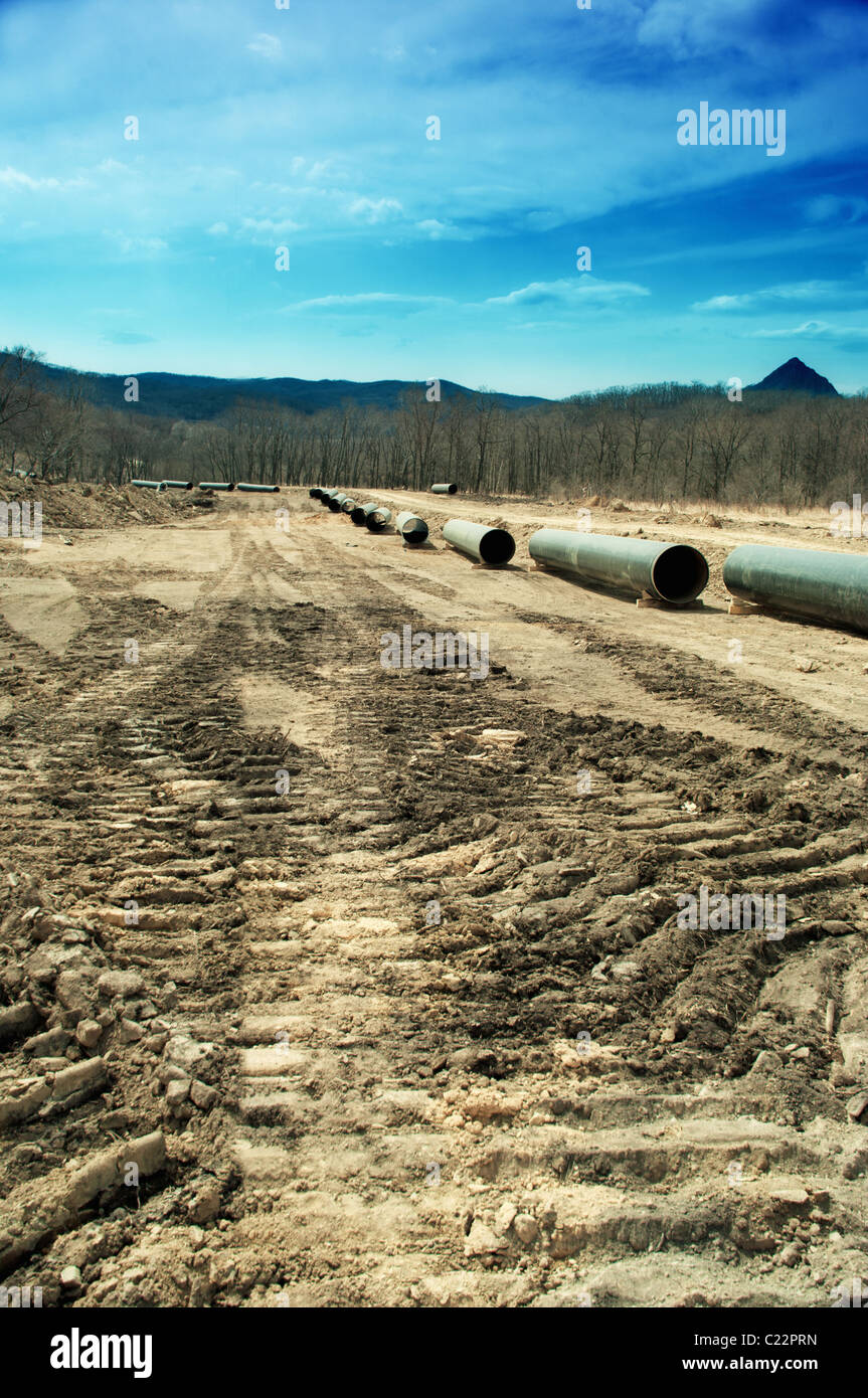 Öl-Pipeline Dichtung durch Wald in Russland Nachodka Stockfoto