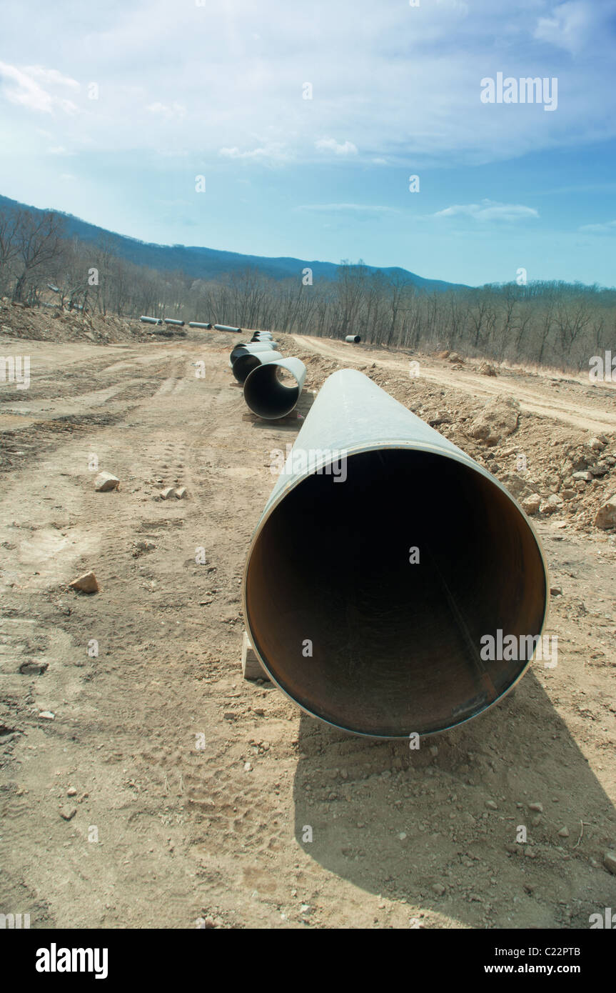 Öl-Pipeline Dichtung durch Wald in Russland Nachodka Stockfoto