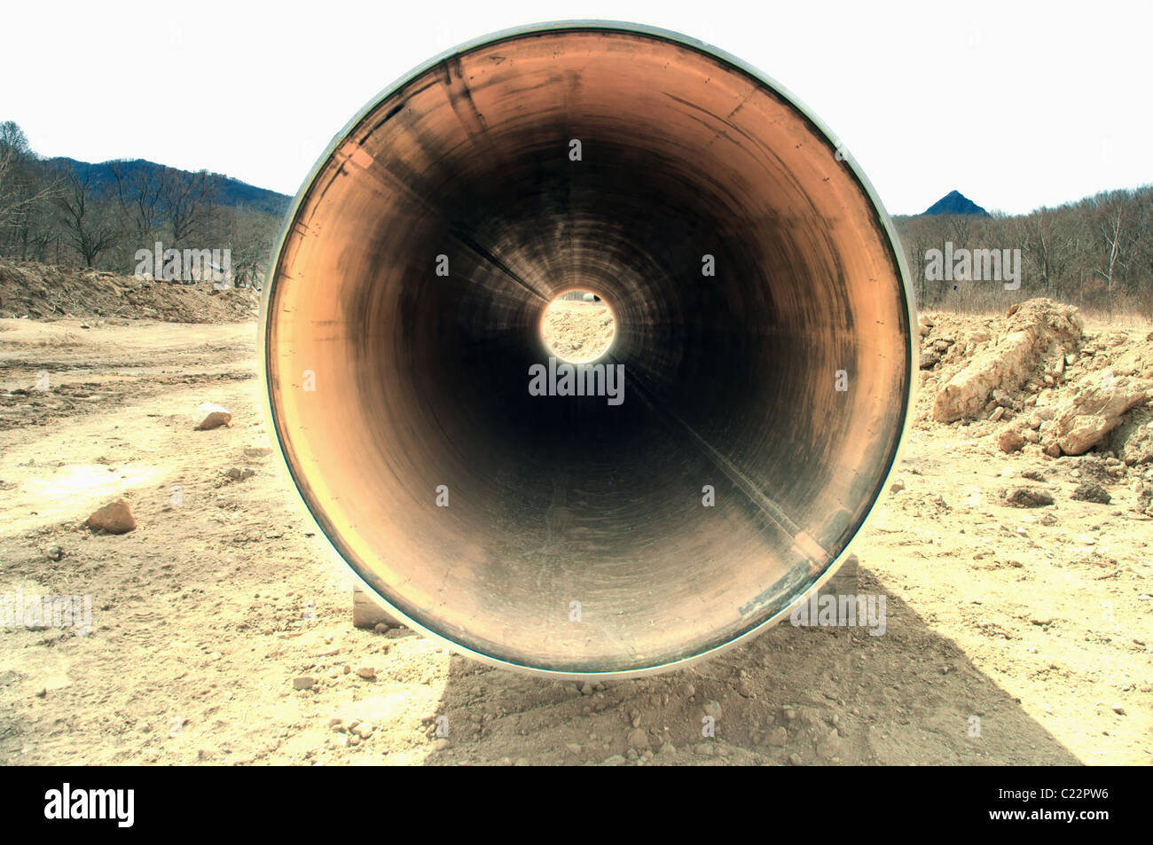 Öl-Pipeline Dichtung durch Wald in Russland Nachodka Stockfoto