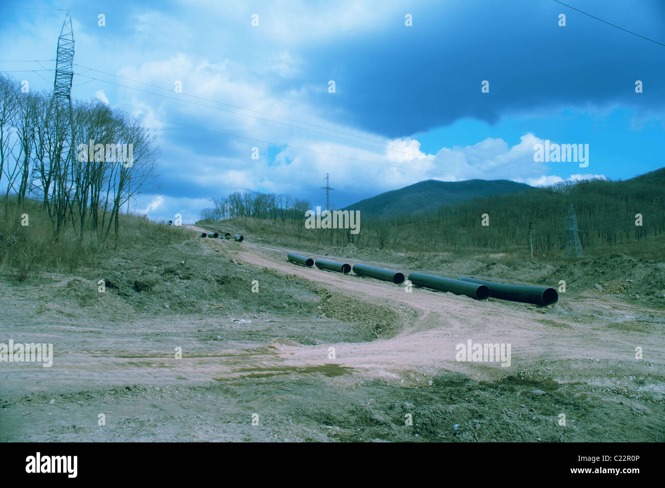 Öl-Pipeline Dichtung durch Wald in Russland Nachodka Stockfoto