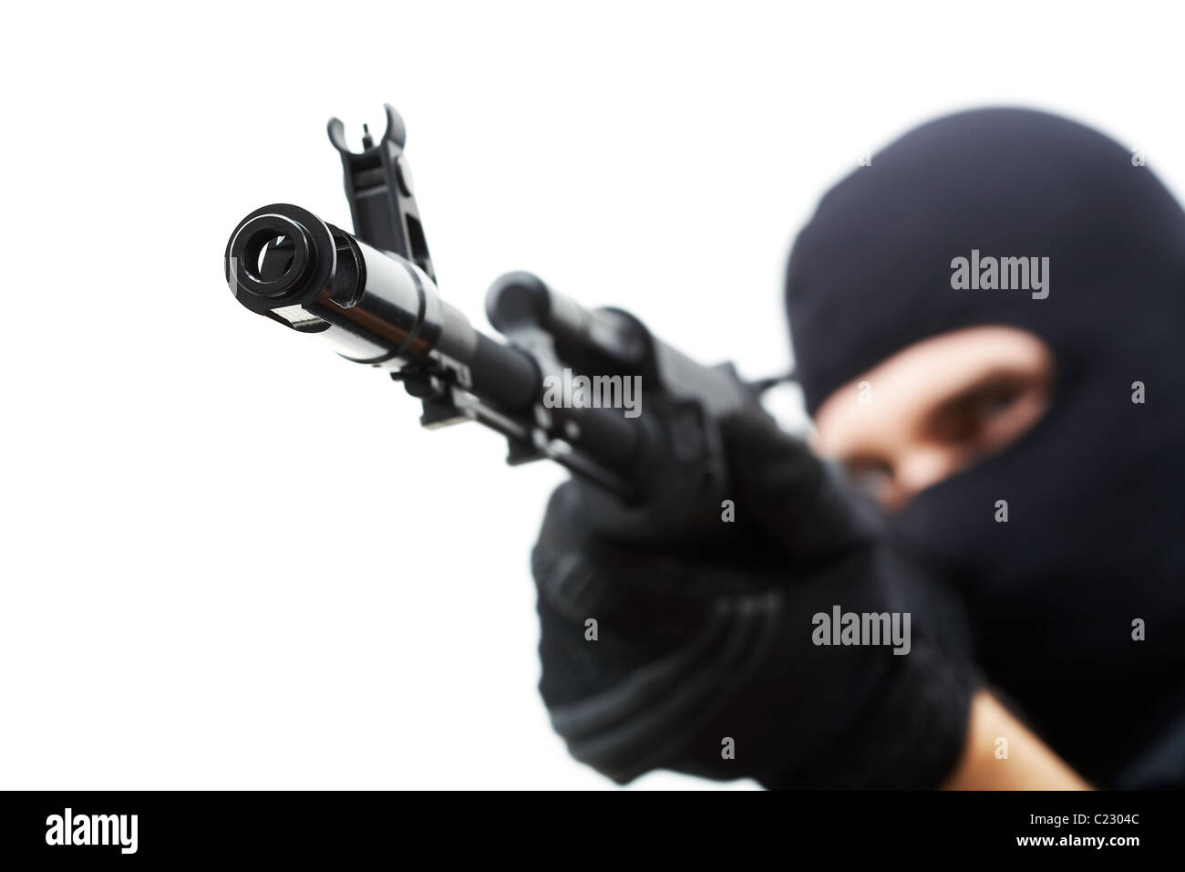 Bild von Killer mit seiner Pistole auf Kamera mit Fokus auf seine Schnauze Stockfoto