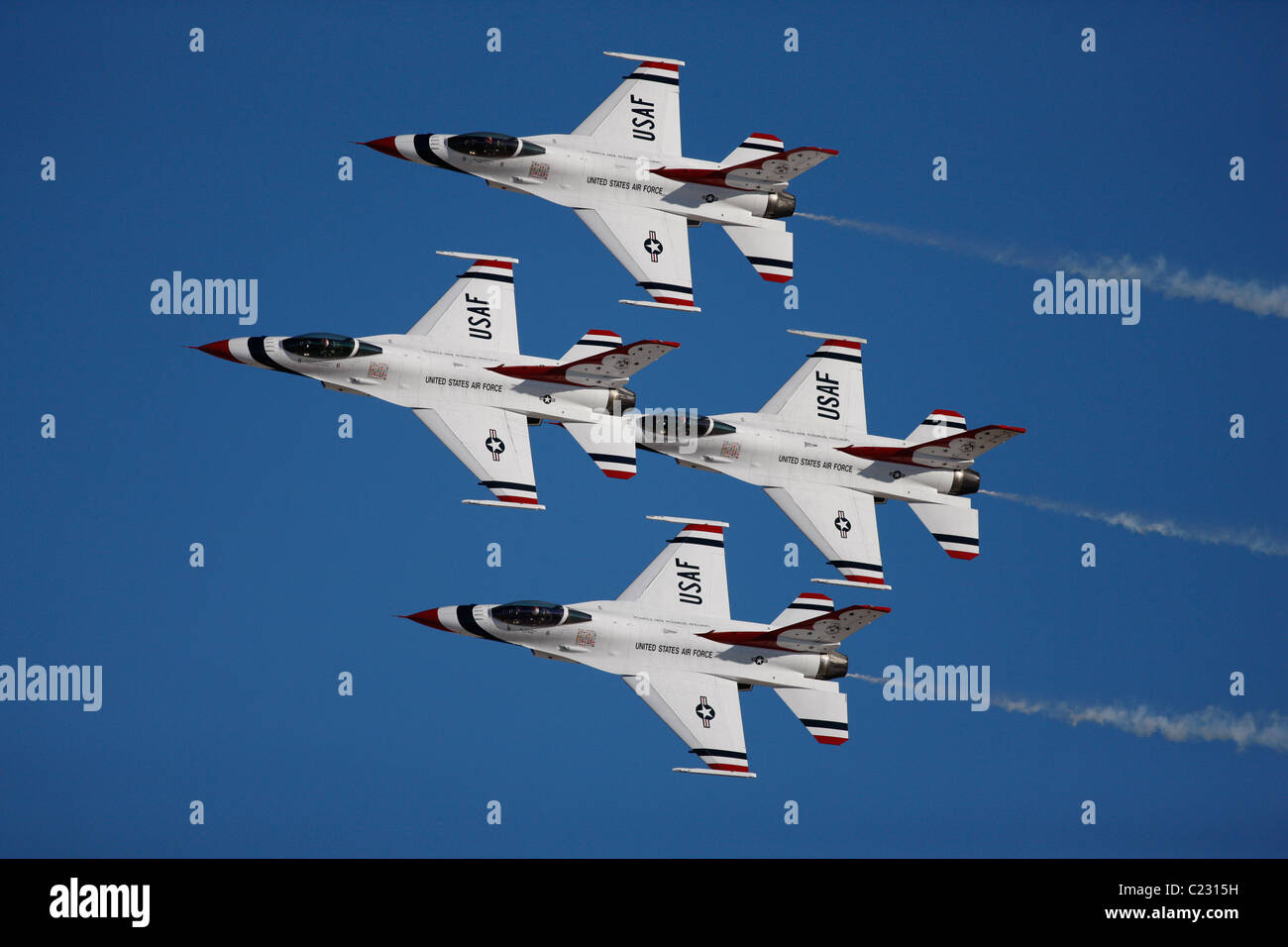 F16 in enger Formation auf der Nellis Air Show 2010 in North Las Vegas, Clark County, Nevada, USA. Stockfoto
