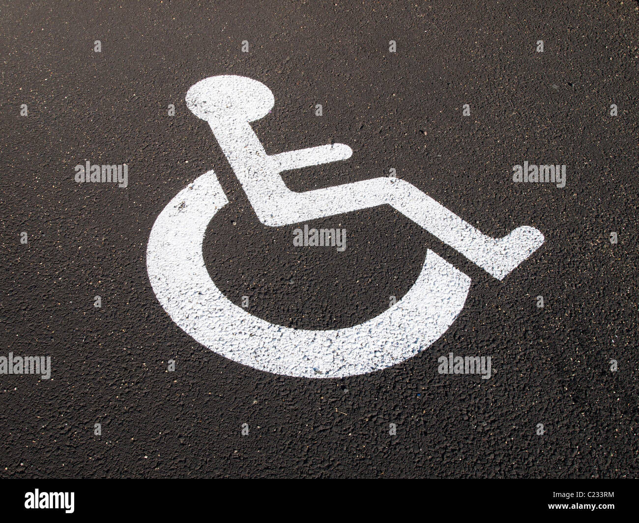 Behinderten Parkplatz Schild Stockfoto