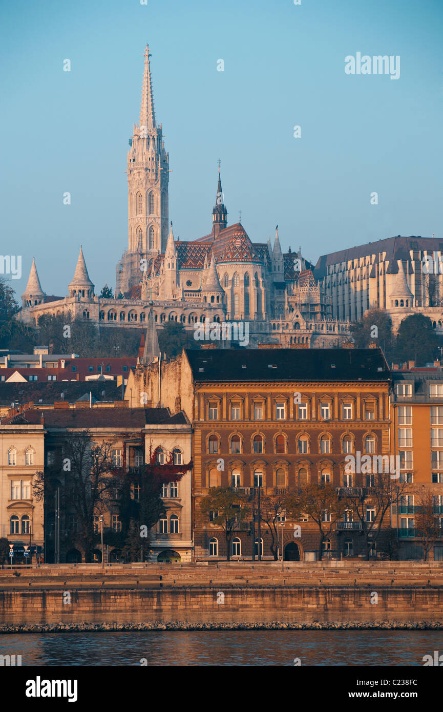 Stadtbild von der ungarischen Hauptstadt: Budapest mit der Matthias Kirche im Hintergrund Stockfoto