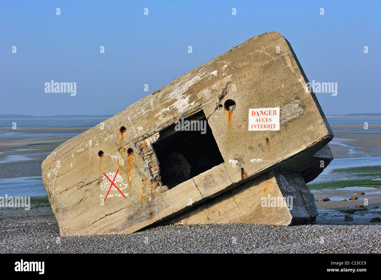 Zweiten Weltkrieg zwei Bunker am Strand von Le Hourdel in der Nähe von Saint-Valéry-Sur-Somme, der Baie de Somme, Picardie, Frankreich Stockfoto