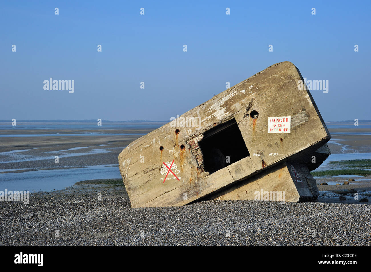 Zweiten Weltkrieg Bunker am Strand von Le Hourdel in der Nähe von Saint-Valéry-Sur-Somme, der Baie de Somme, Picardie, Frankreich Stockfoto