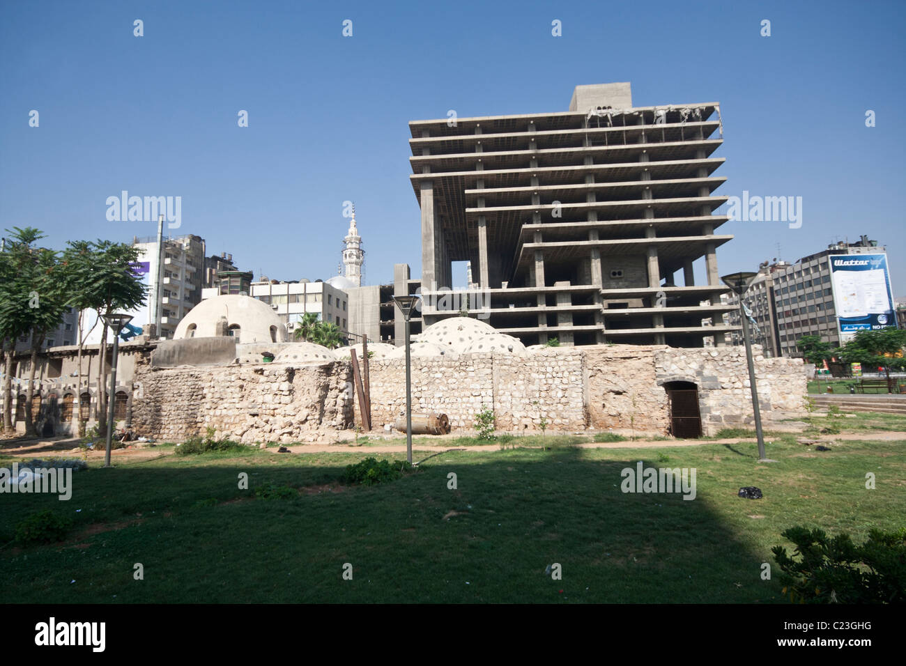 Gebäude im Bau, mit historischen Stätte daneben Stadtzentrum Damaskus, Syrien Stockfoto