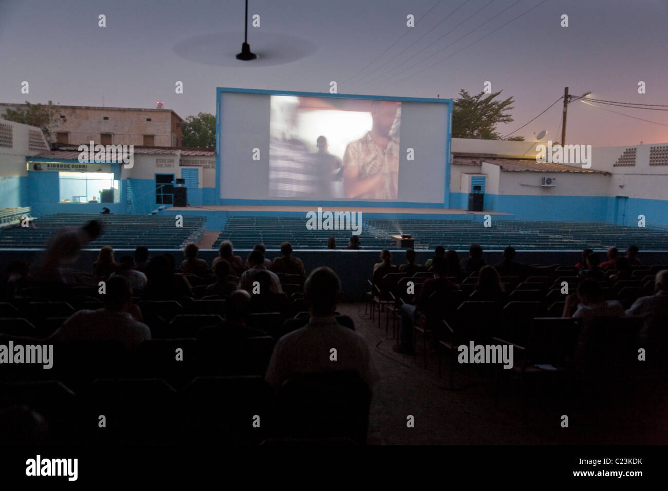 Ein Screening auf Ciné Ourbi Openair-Kino Filmfestival FESPACO in Ouagadougou, Burkina Faso Stockfoto