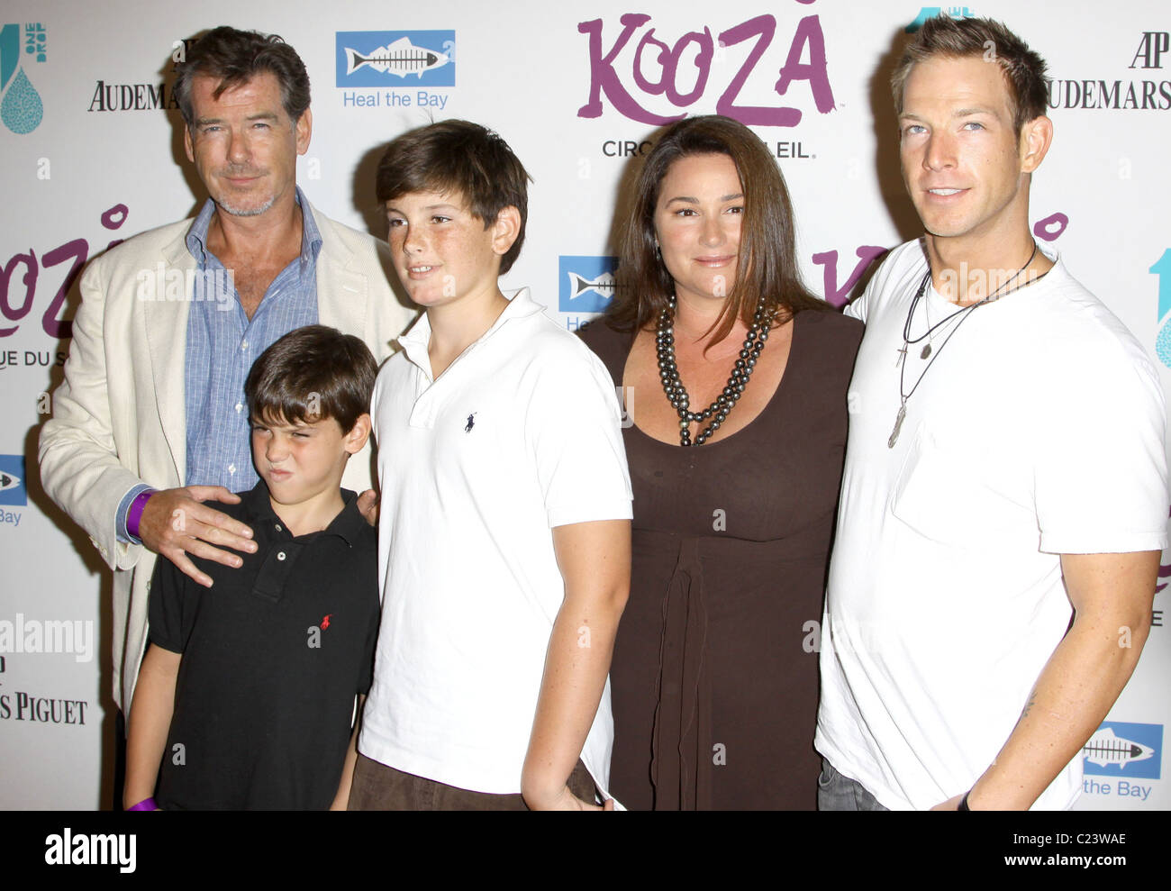 Pierce Brosnan Frau Keely Shaye Smith Und Kinder Besuchen Kooza Das 