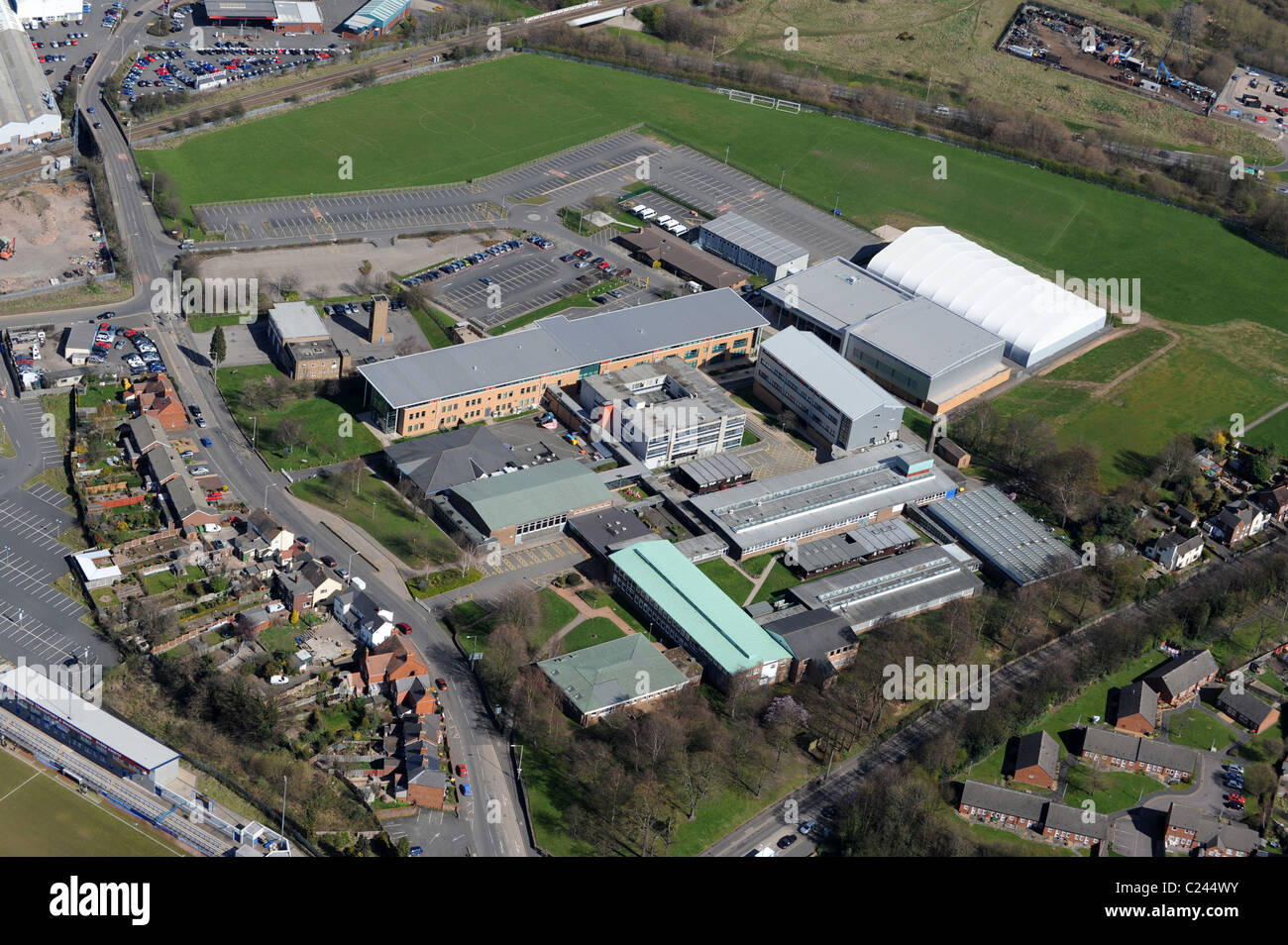 Luftaufnahme von Telford College of Arts and Technology, Haybridge Road, Wellington, Telford, TF1 2NP Stockfoto
